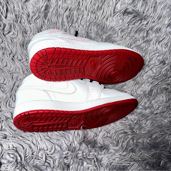 Jordan 1 Mid White Gym Red (GS) shoes - Picture 3 of 4